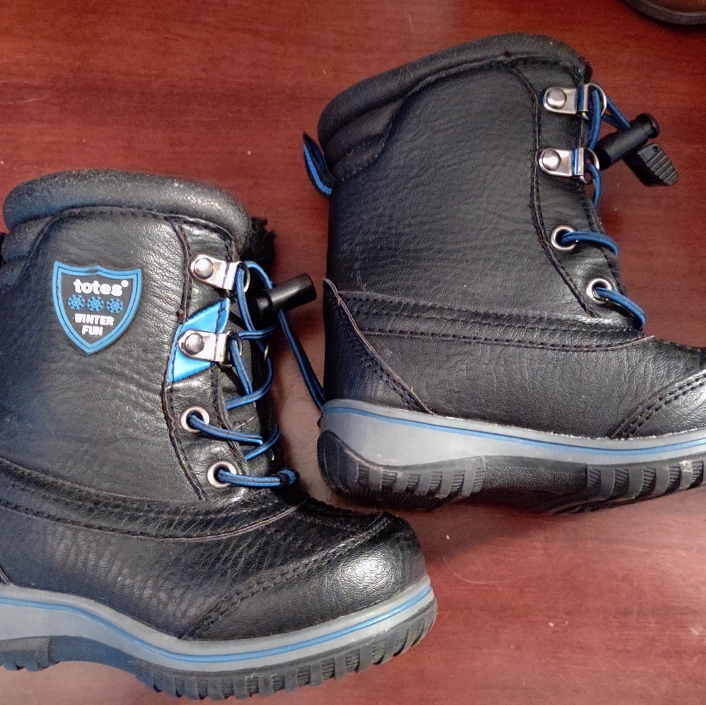Totes winter fun size 6